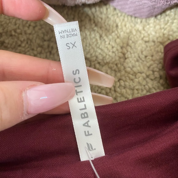 FABLETICS NEVER WORN TOP - Picture 2 of 5